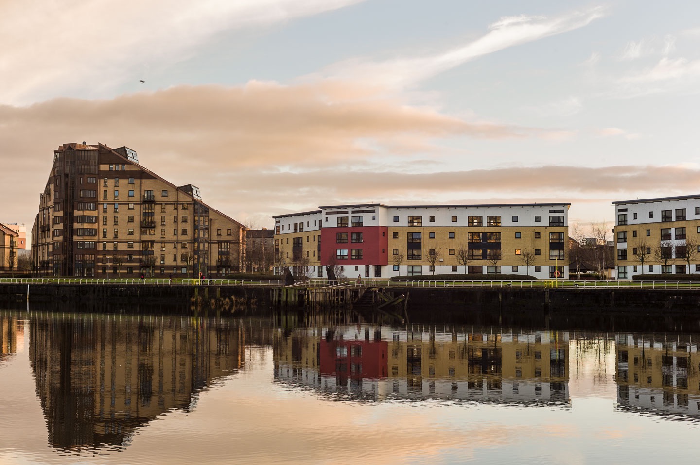 MAVISBANK GARDENS
Viewed across the Clyde from the Lancefield Quay walkway.
Mavisbank Gardens occupies the former site of the 1988 Garden Festival, which began the re-development of the miles of obsolete shipping wharfs in inner-city Glasgow.