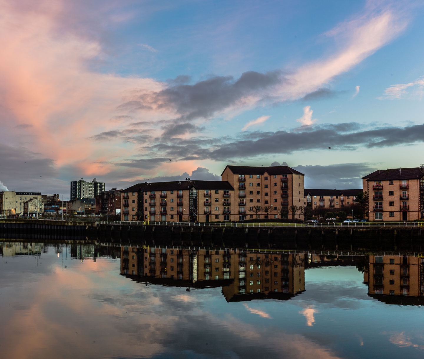 RIVERVIEW GARDENS
A fine sunset glow lights the sky over another of Glasgow's quayside regenerations
